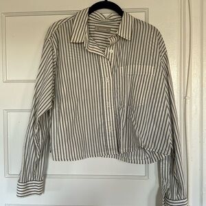 SOLD Everlane The Way-Short Shirt size M